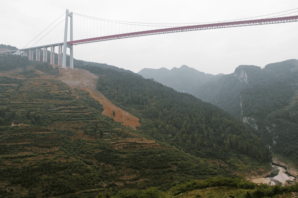 Ponte do Rio Qingshui, 406 metros, China
