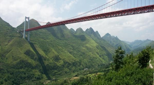 Ponte do Rio Baling, 370 metros, China