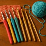 Está em dúvida sobre qual agulha de crochê comprar? Veja a seguir várias dicas de como escolher a melhor agulha e os 10 melhores produtos do mercado atual!
